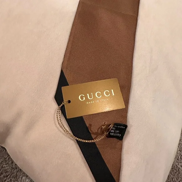 Gucci Reversible Neck Bow Bandeau with Removable GG RING. NEW WITH TAGS. - Picture 5 of 8